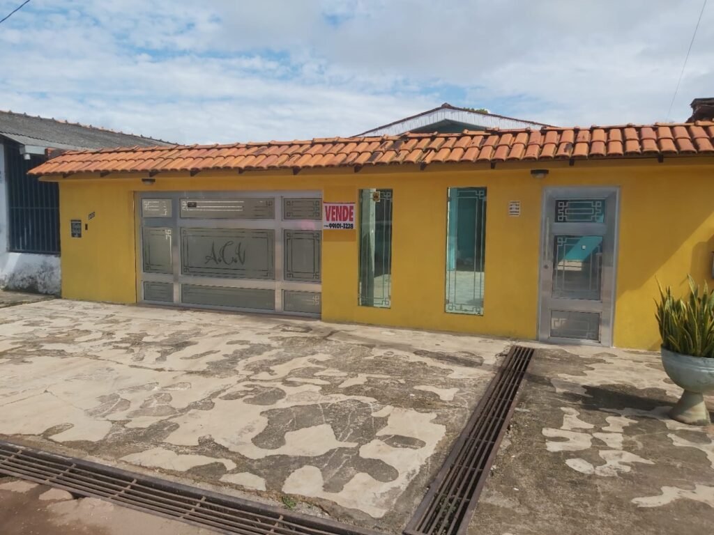 🚨OPORTUNIDADE UNÍCA!🚨 CASA COM 1 QUARTO E 2 SUÍTES E ESCRITÓRIO NOS FUNDOS NO BAIRRO BRASIL NOVO!! 🏡